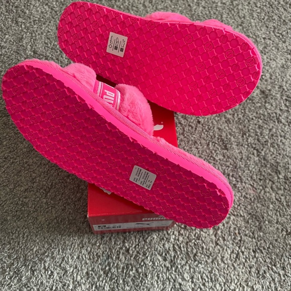 Puma fluff bx slipper womens size 6 nib - Picture 2 of 3